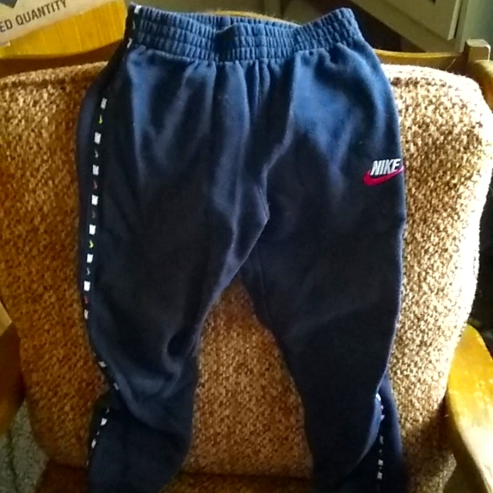 Navy blue Nike athletic pants for boys size 7